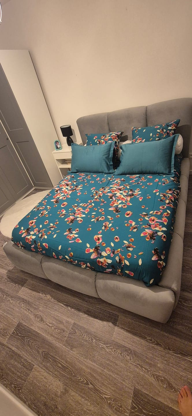 Customer photo review of Lit rembourré avec coffre de rangement - SOPHIE