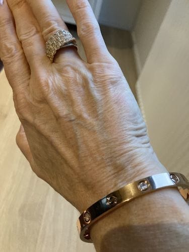 Customer photo review of LOVE BRACELET 6.1MM 4 DIAMONDS