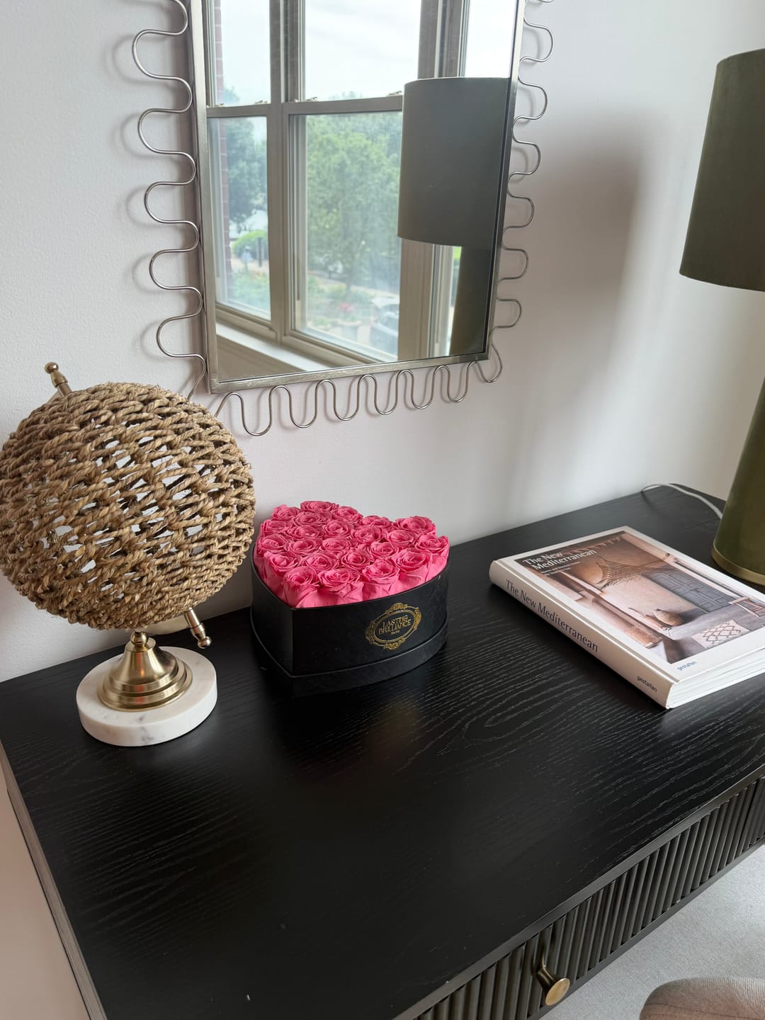 Customer photo review of Signature Affection 2-Dozen Roses In Black Heart Box