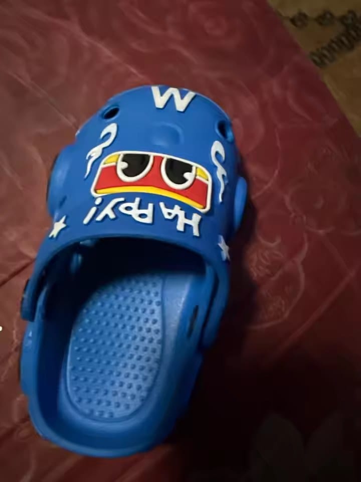 Customer photo review of GlowRun LED Auto Hausschuhe Kinder | Leuchtende Pantoffeln Blinkend Leichtgewicht