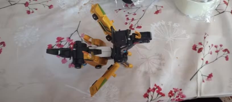 Customer photo review of Fusion Strike Dragons Magnetische Rennwagen | Crash Fusion Drachen Verwandlung Kinder