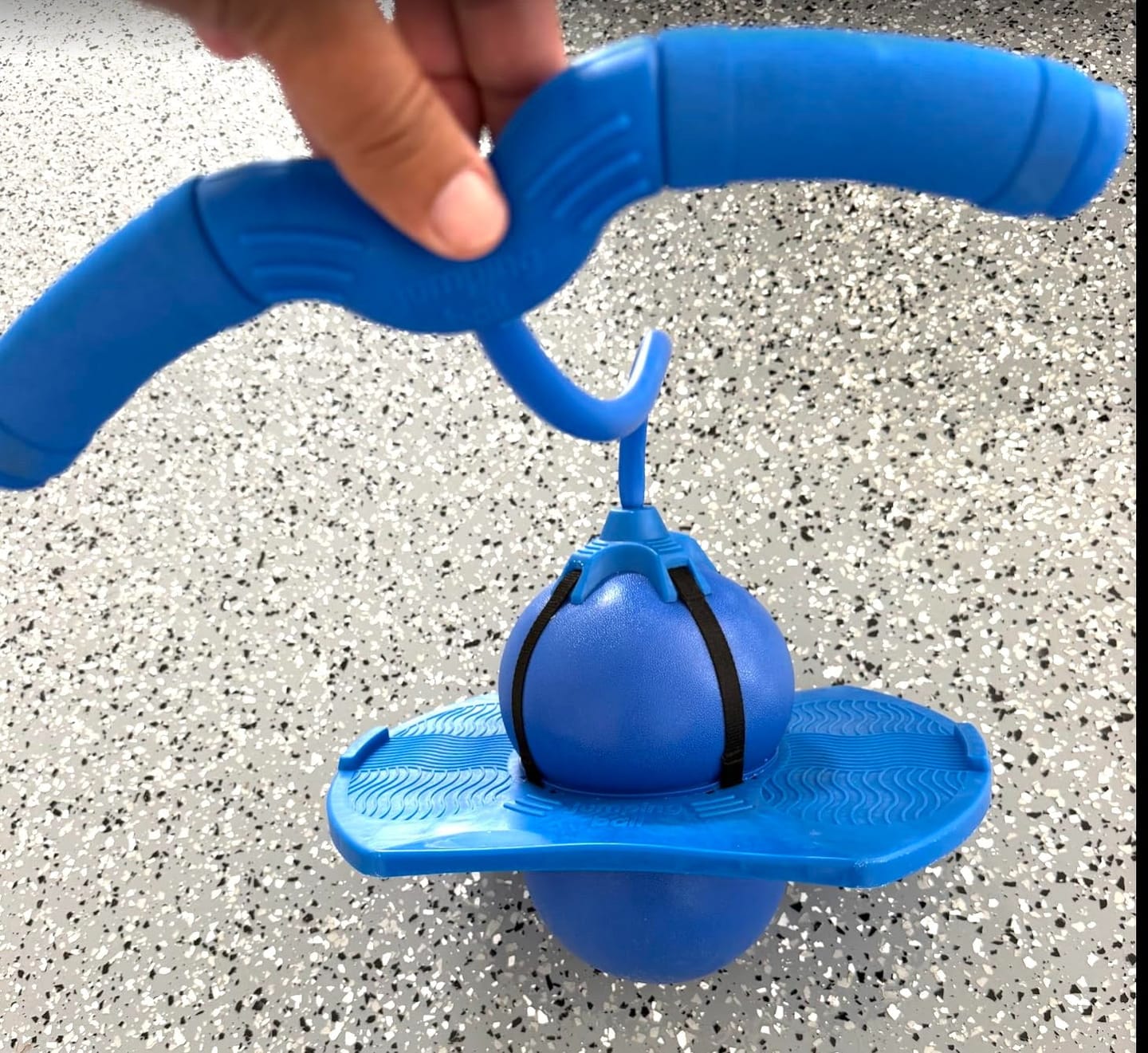 Customer photo review of Hopster Hüpfball mit Griff Kinderspielzeug | Indoor Outdoor Bewegungsspielzeug ab 3 Jahren