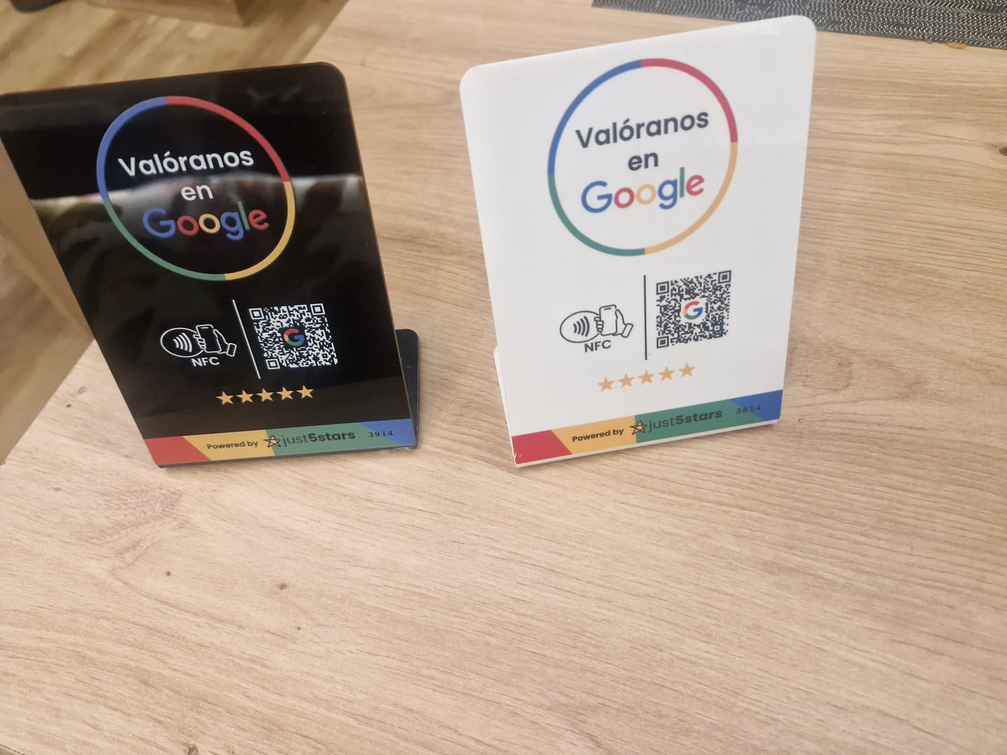 Customer photo review of Expositor Reseñas Google NFC & QR (ES)