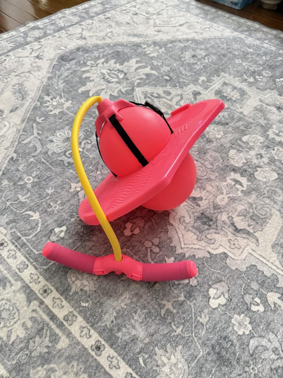 Customer photo review of Hopster Hüpfball mit Griff Kinderspielzeug | Indoor Outdoor Bewegungsspielzeug ab 3 Jahren