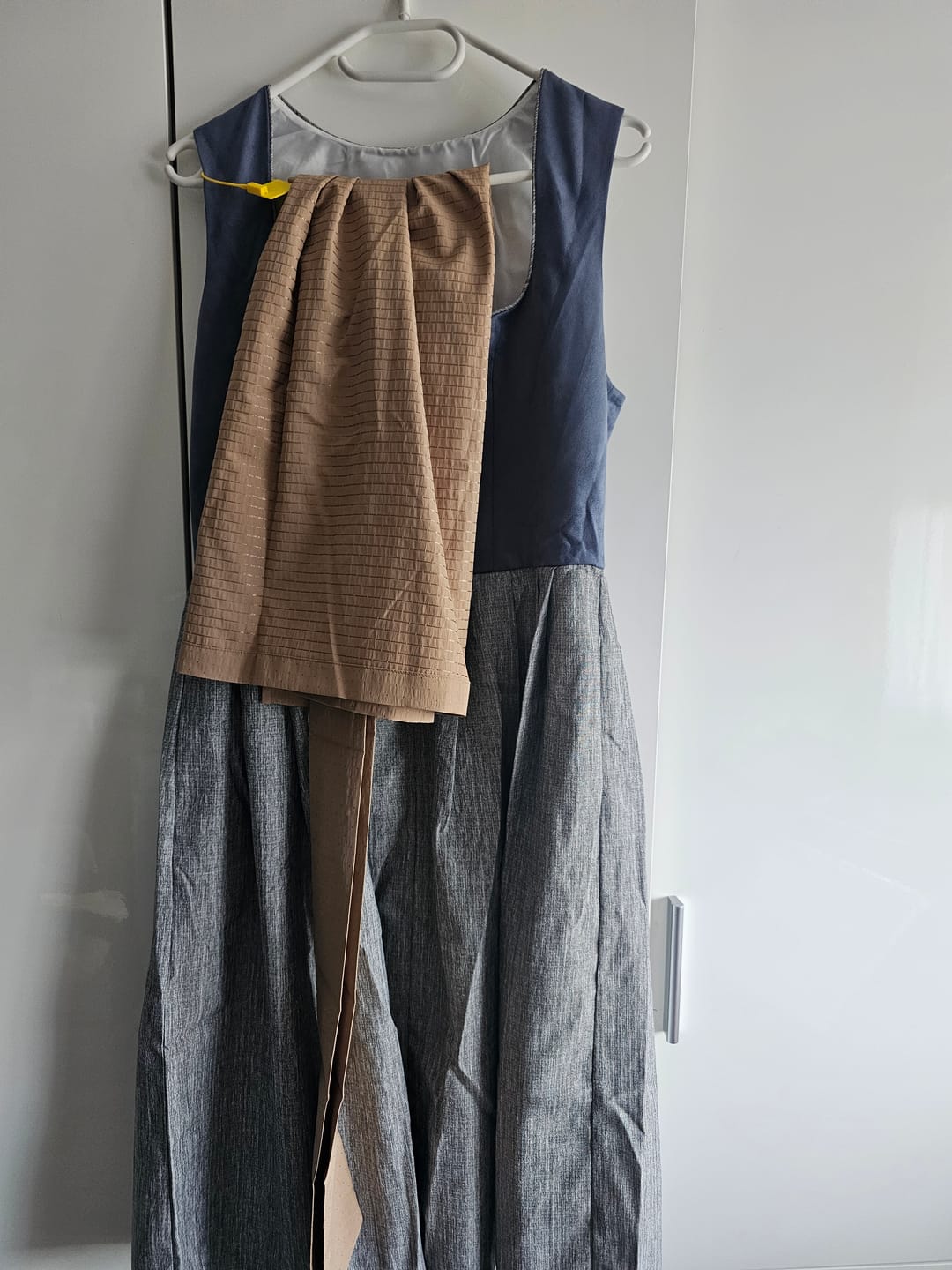 Customer photo review of Blau Herz-Ausschnitt Reißverschluss Vorne Dirndl