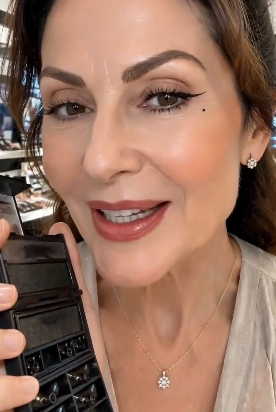 Customer photo review of Tampon Eyeliner 3-en-1 Cils Inférieurs Et Grain De Beauté