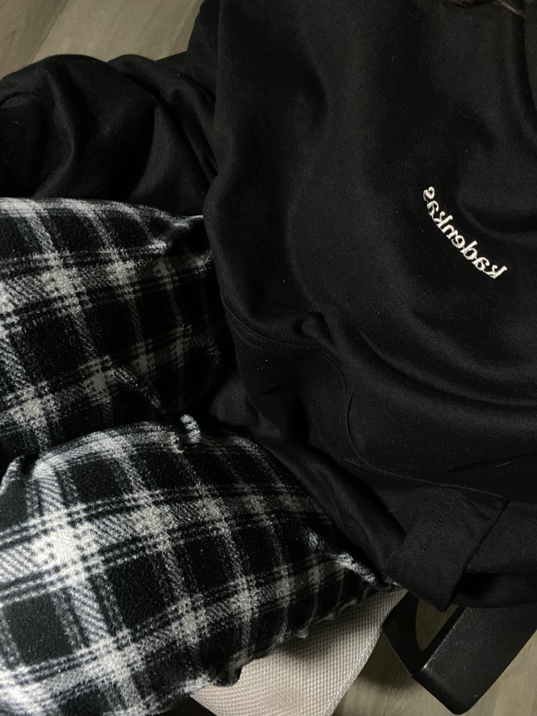 Customer photo review of POLERÓN HOODIE NEGRO - OVERSIZE CON GORRO LOGO BORDADO