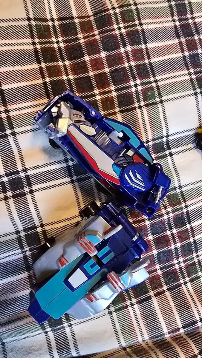 Customer photo review of Fusion Strike Dragons Magnetische Rennwagen | Crash Fusion Drachen Verwandlung Kinder