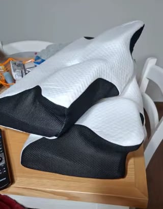 Customer photo review of Nuvora™- Almohada Cervical Ergonómica
