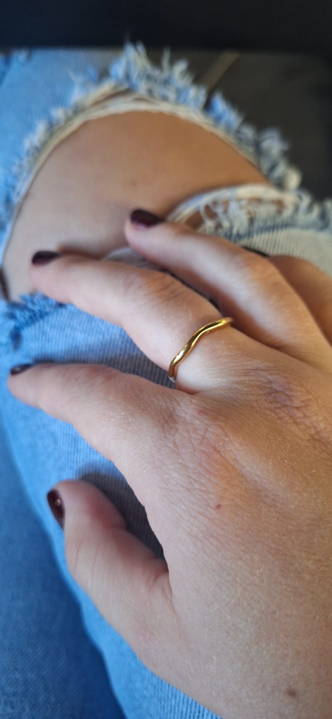 Customer photo review of Madison Thin Wave Ring