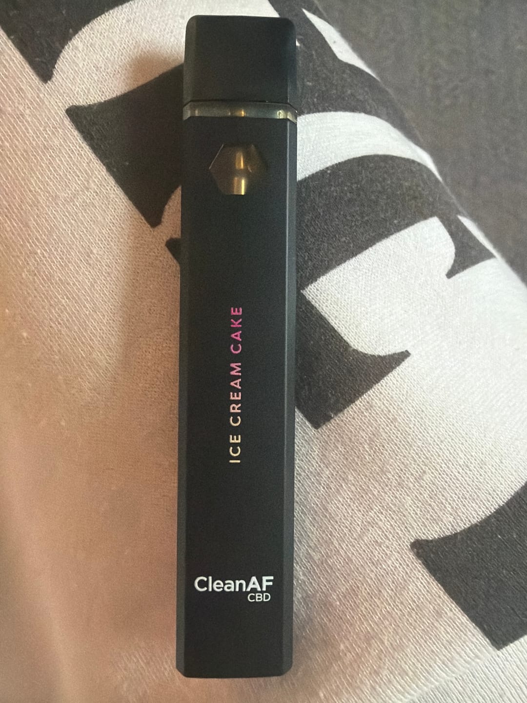 Customer photo review of Ice Cream Cake Hybrid THC Vape Pen