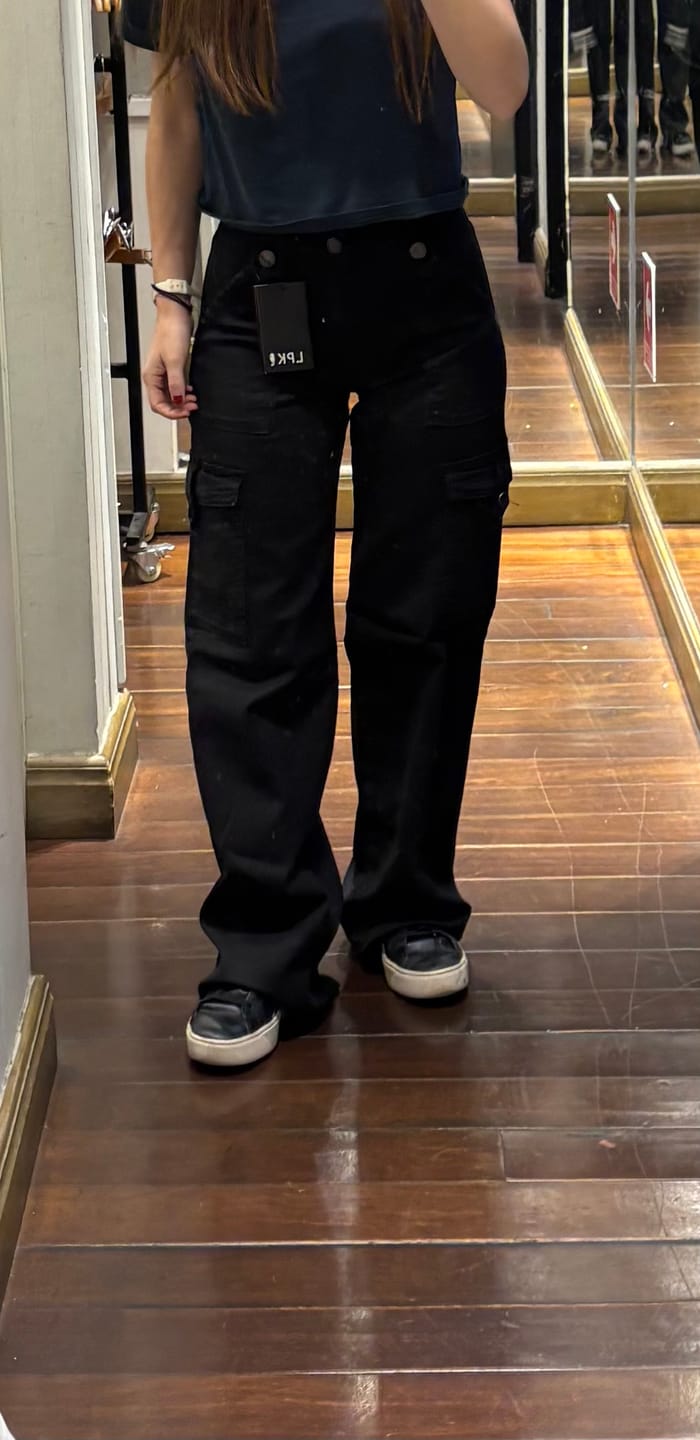 Customer photo review of JEANS CARGO TIRO ALTO JUANA negro
