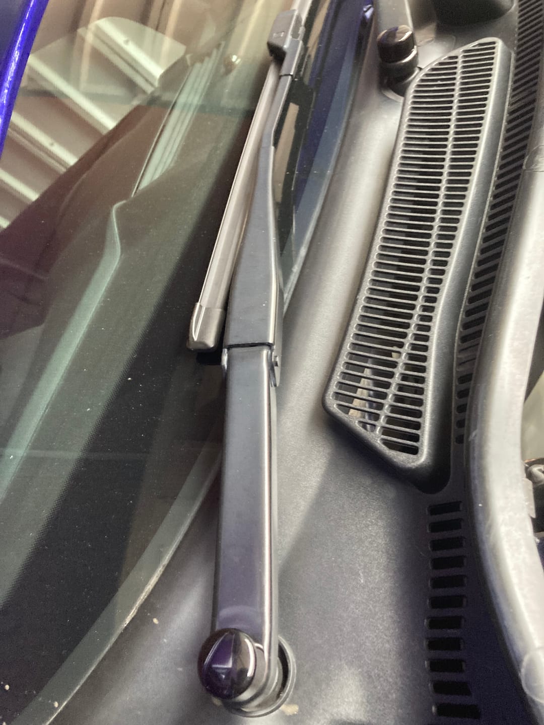Customer photo review of Wiper Arm Bolt Rubber Covers - Various Fiesta, Focus & Puma Models