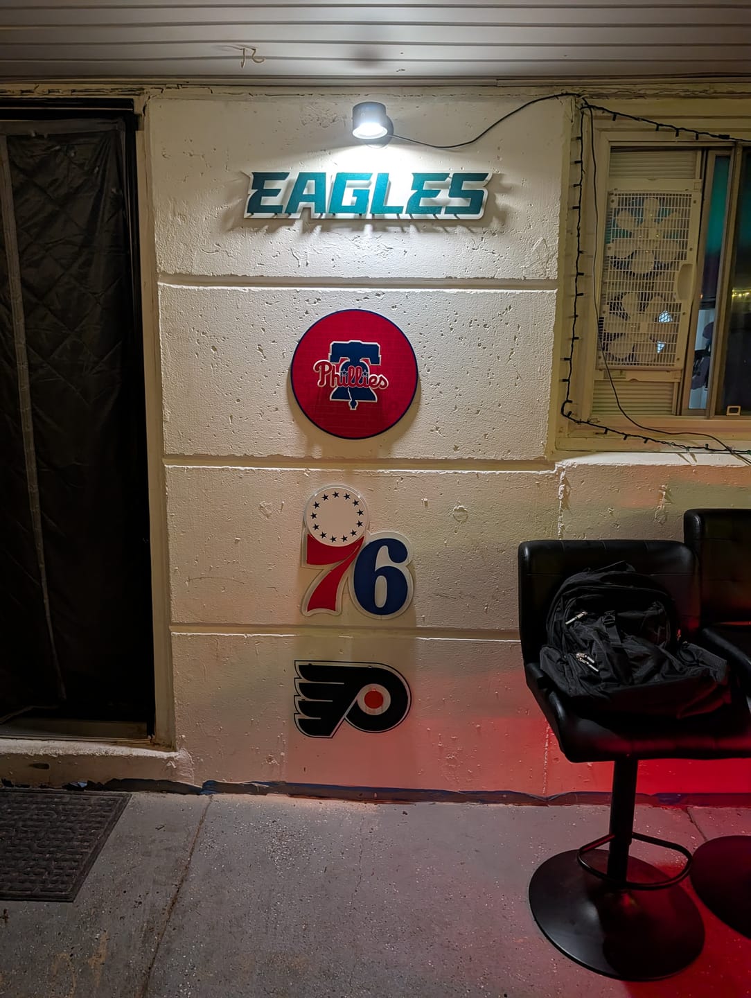 Customer photo review of Philadelphia "76ers" 3D Vintage Metal Wall Art