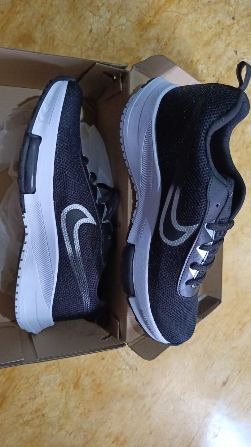 Customer photo review of Tenis 025 Negro Plata Negro