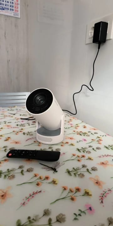 Customer photo review of Mini Proyector Smart 180 VELTRIX™