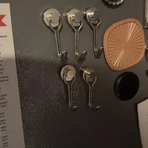 Customer photo review of Organizzazione Salvaspazio Ganci Magnetici Resistenti 30LBS 8