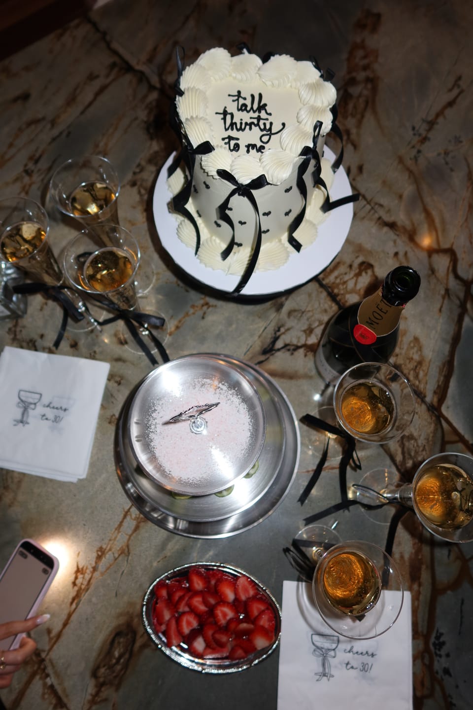 Customer photo review of Simple Chic Vintage Cake
