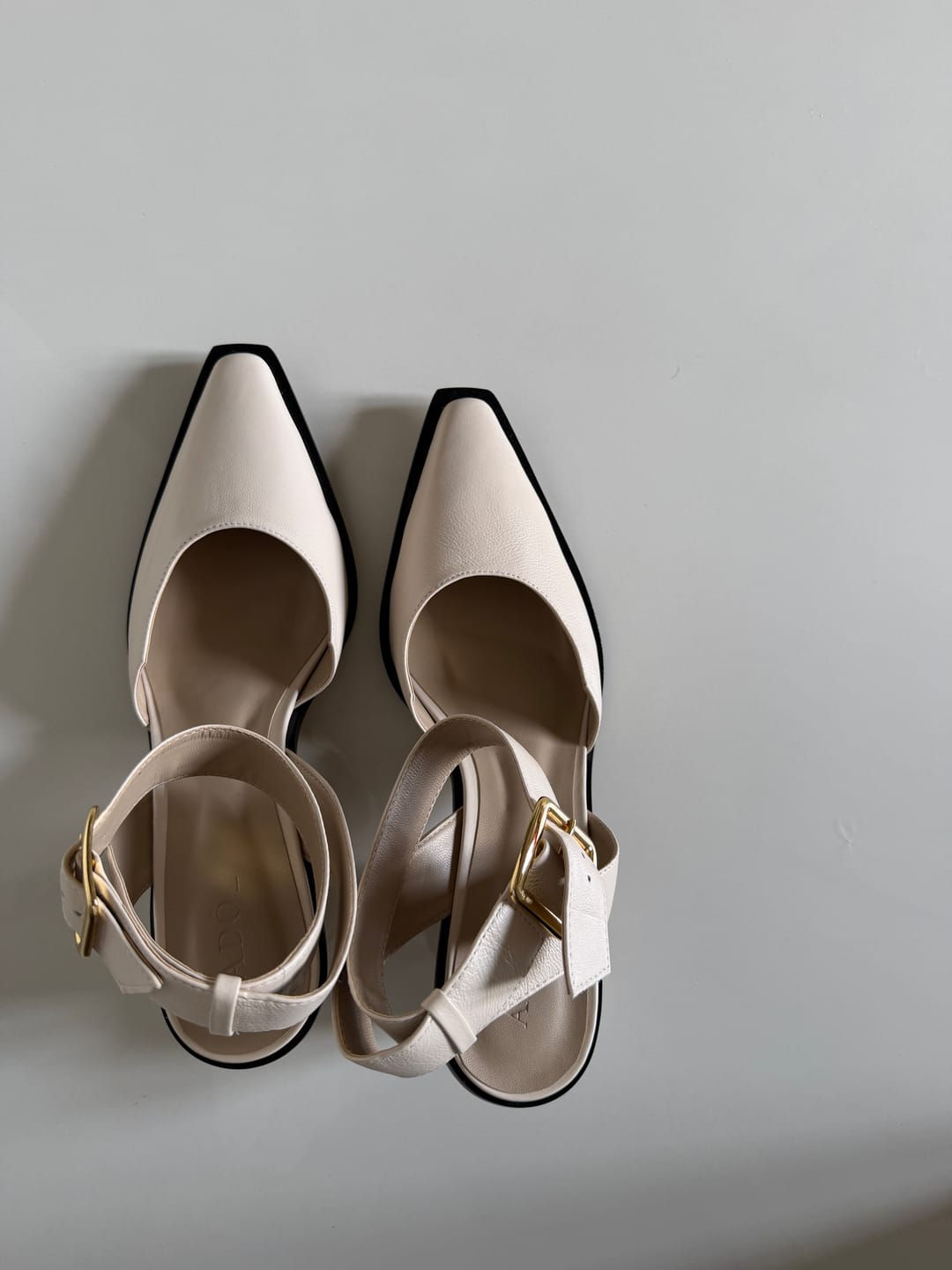 Customer photo review of Scarpin Lygia Couro Adô Cor Branco Latte