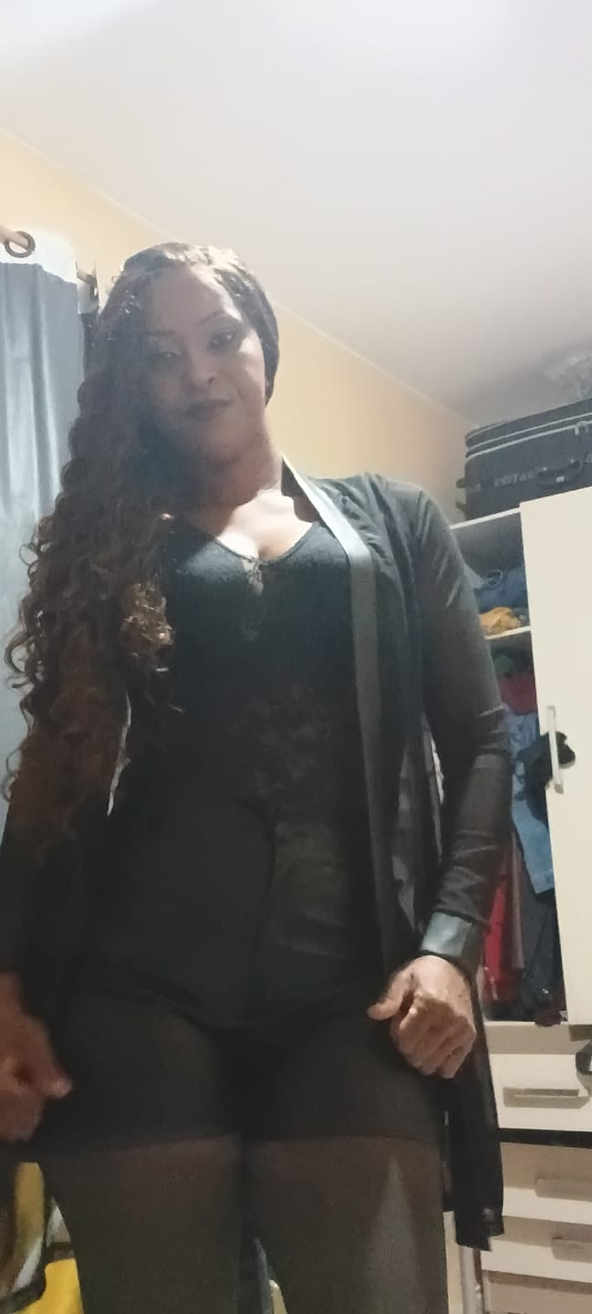 Customer photo review of Lace Front Tela HD Italia Castanho Luzes T2/30 Cacheada - Repartição Livre 13x4