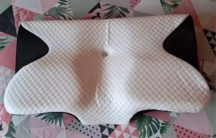 Customer photo review of Nuvora™- Almohada Cervical Ergonómica