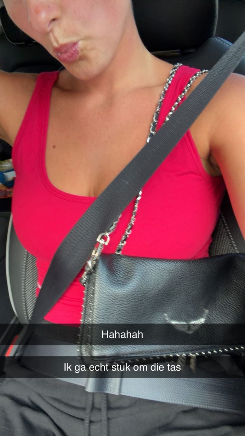 Customer photo review of LABEL TANK TOP RASPBERRY RED