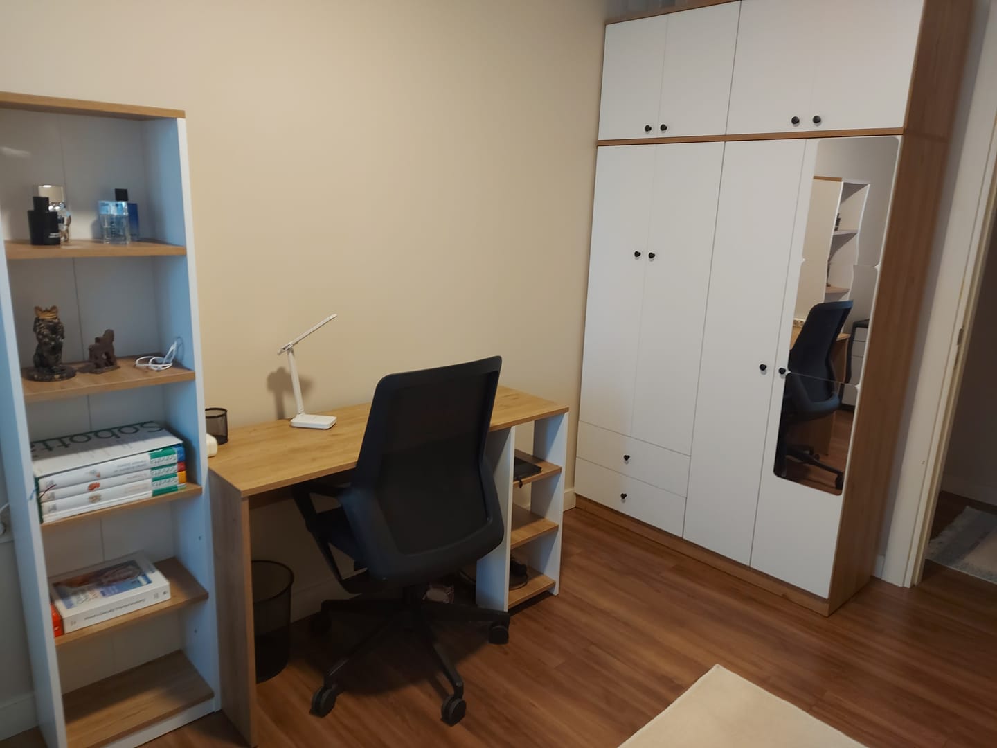 Customer photo review of Rani HA108 Raflı Çalışma Ofis Bilgisayar Masası Sepet Ceviz - Beyaz