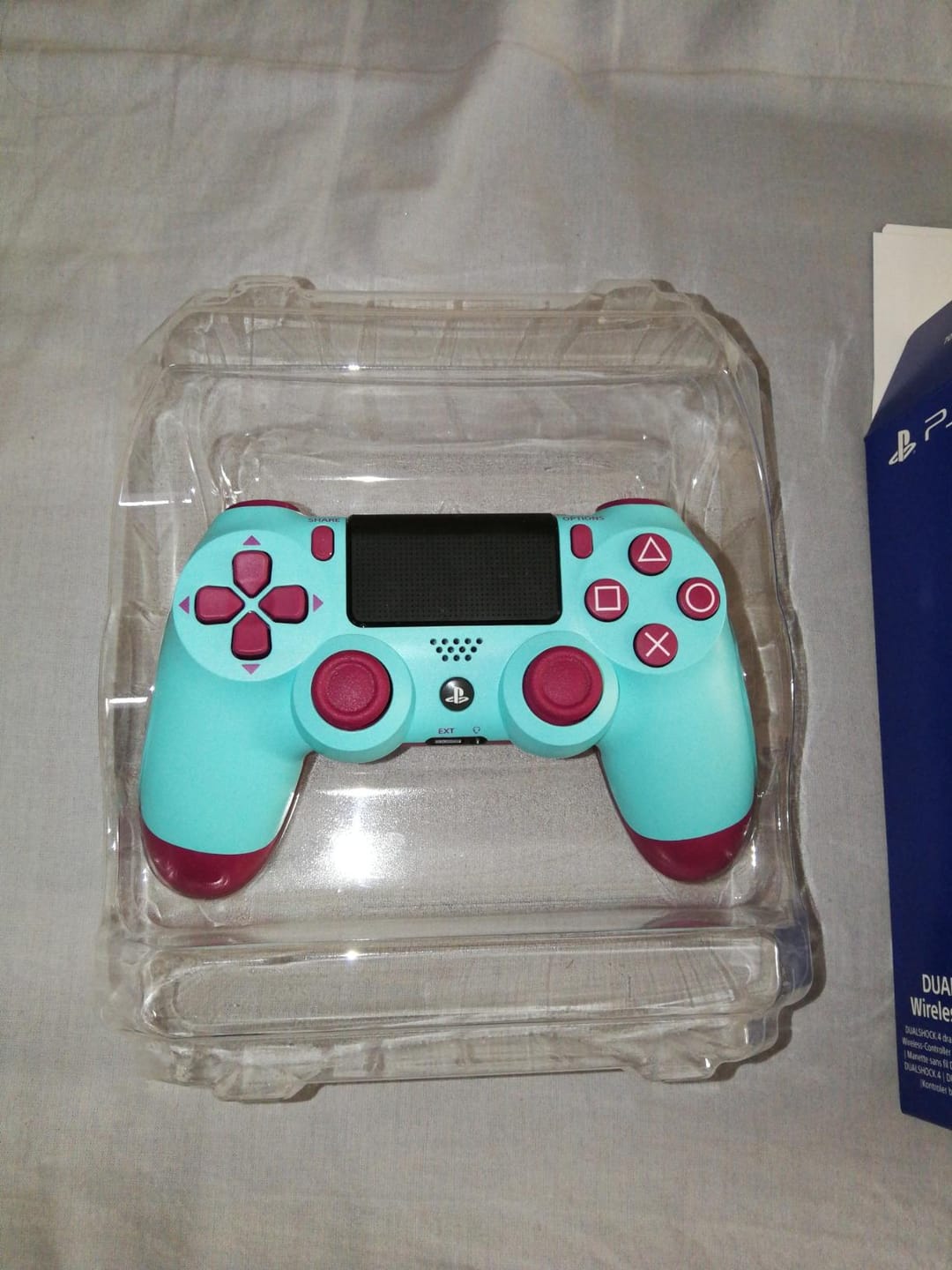 Customer photo review of Sony manette PS4 dualshock V2 – Disponible en 8 coloris