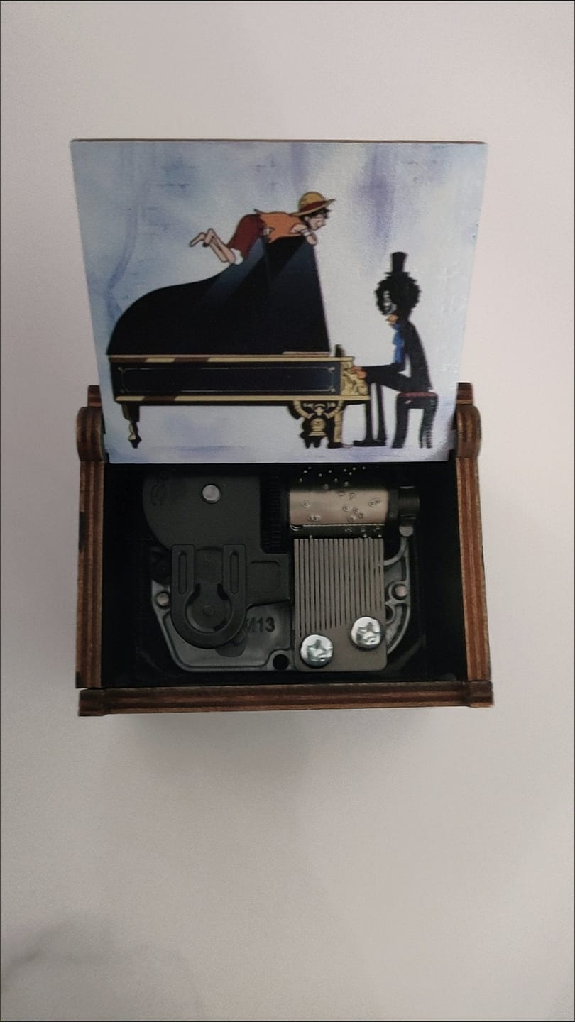 Customer photo review of Binks'Sake Vintage Wooden Music Box