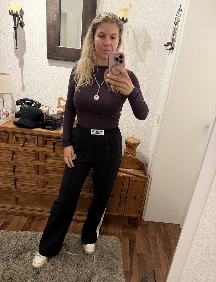 Customer photo review of Vella Sport Pants | Black