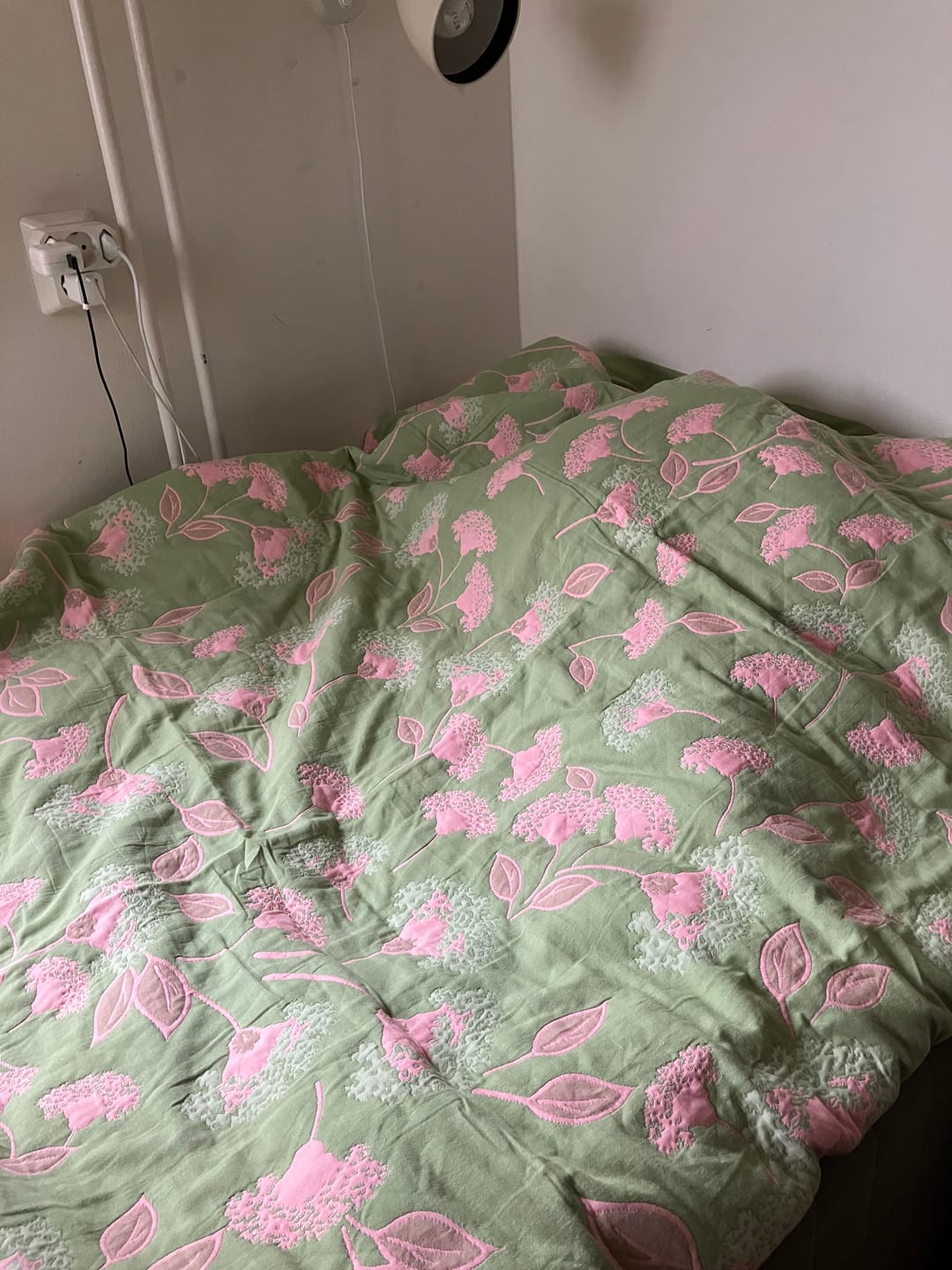 Customer photo review of Women Summer Floral Minimalist Cotton Blanket