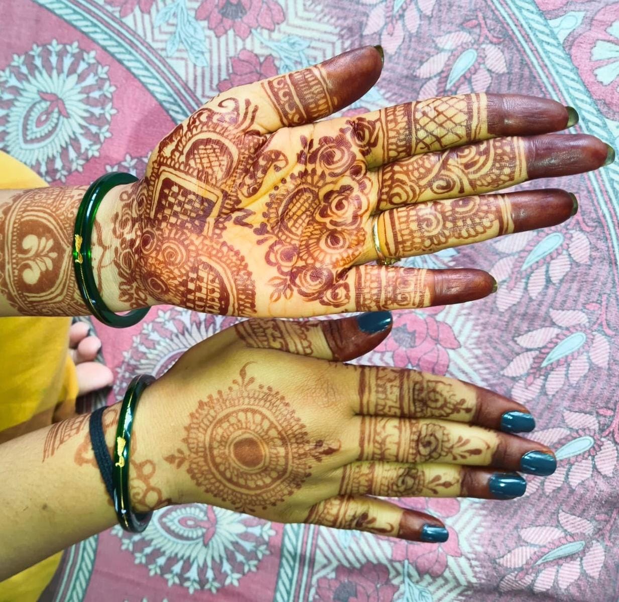 Customer photo review of Zamrud Green - A Saumya Shringar 916 22k Bangles (Pack of 2)