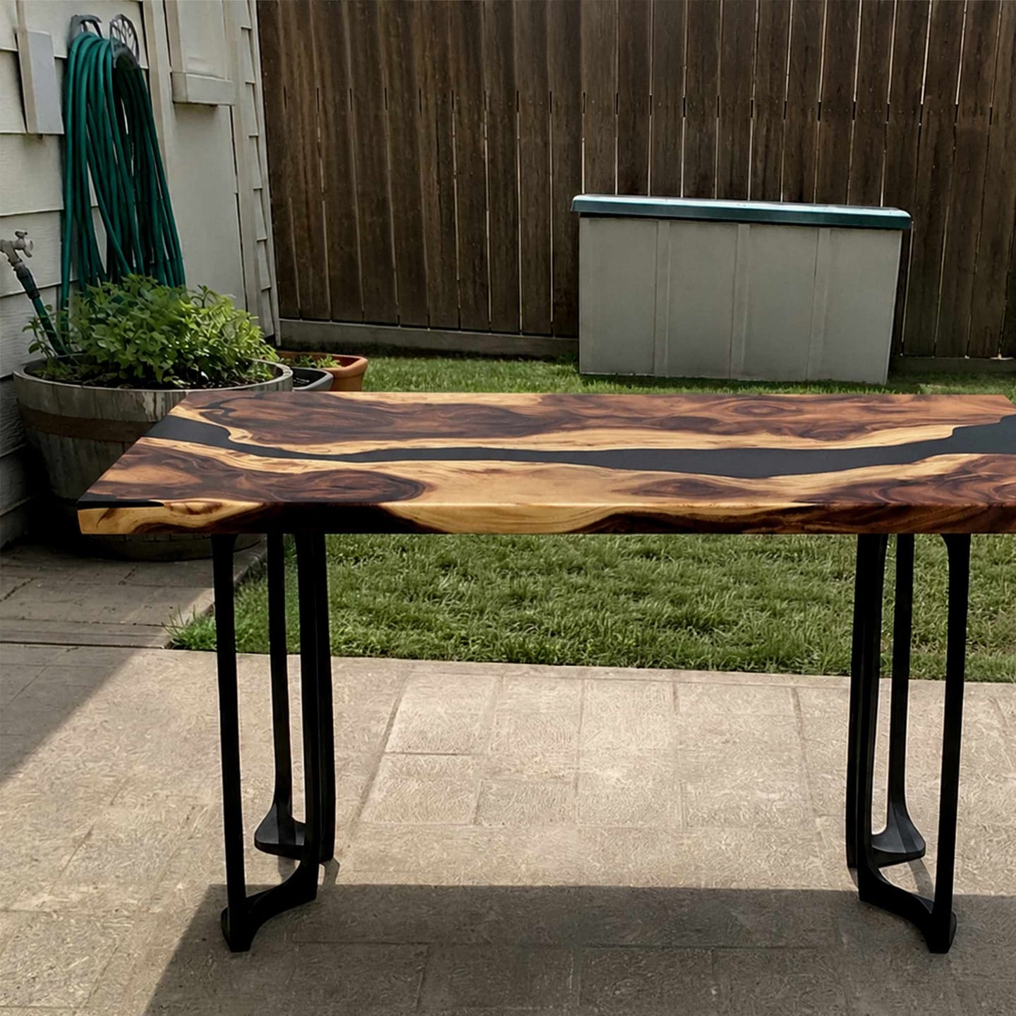 Customer photo review of Office Desk for Modern Workspace and Contemporary Home Office - 408 Framie