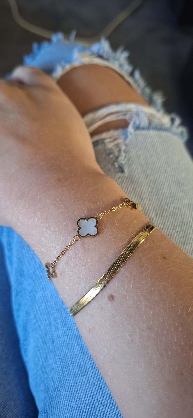 Customer photo review of Sarya Snake Chain Gold Bracelet