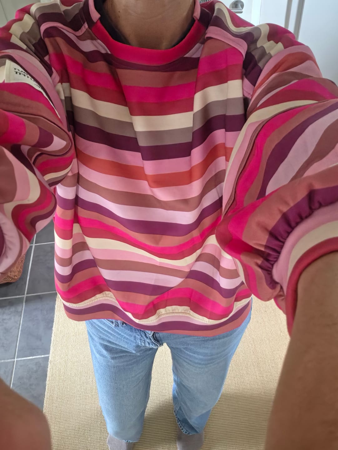 Customer photo review of Butterstoff Sweater mit Patch am Ärmel SMALL STRIPES buttermilk/rosa/pink/taupe/braun/orange
