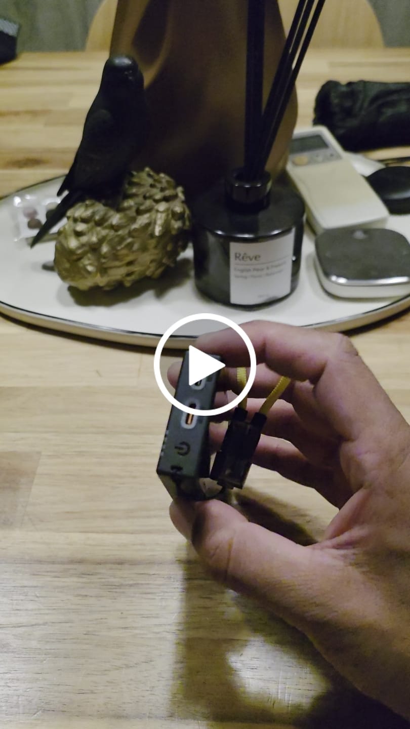 Customer video review of NB10000 Carbon Fiber Energy Brick (10,000mAh 3A GEN4)