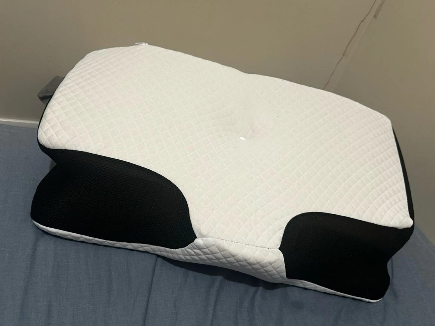 Customer photo review of Nuvora™- Almohada Cervical Ergonómica