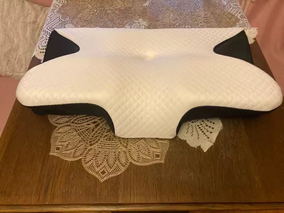Customer photo review of Nuvora™- Almohada Cervical Ergonómica