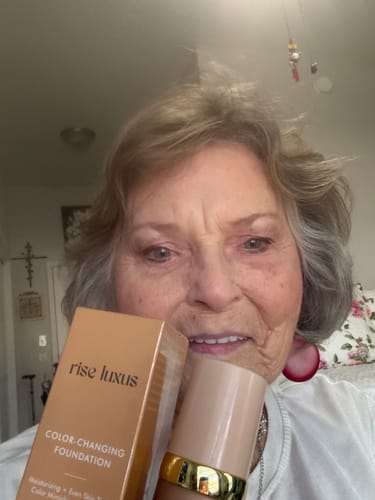 Customer photo review of Color Changing 4 in 1 Foundation
