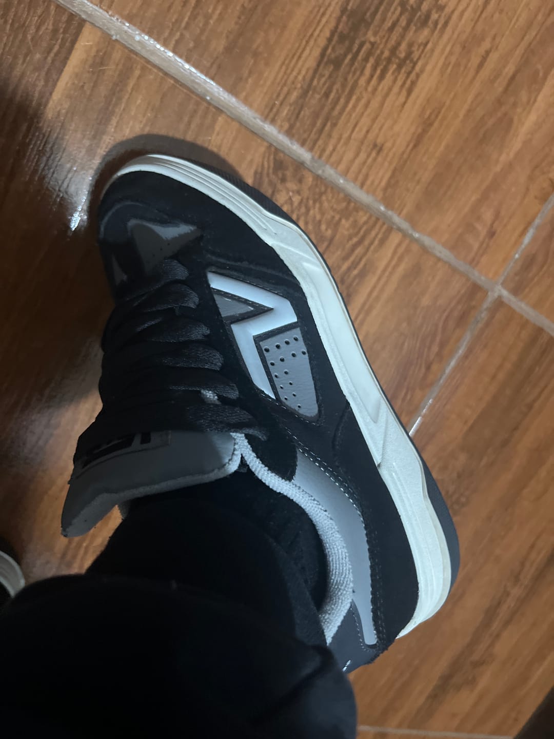 Customer photo review of Zapatilla Vans Upland Unisex Negro