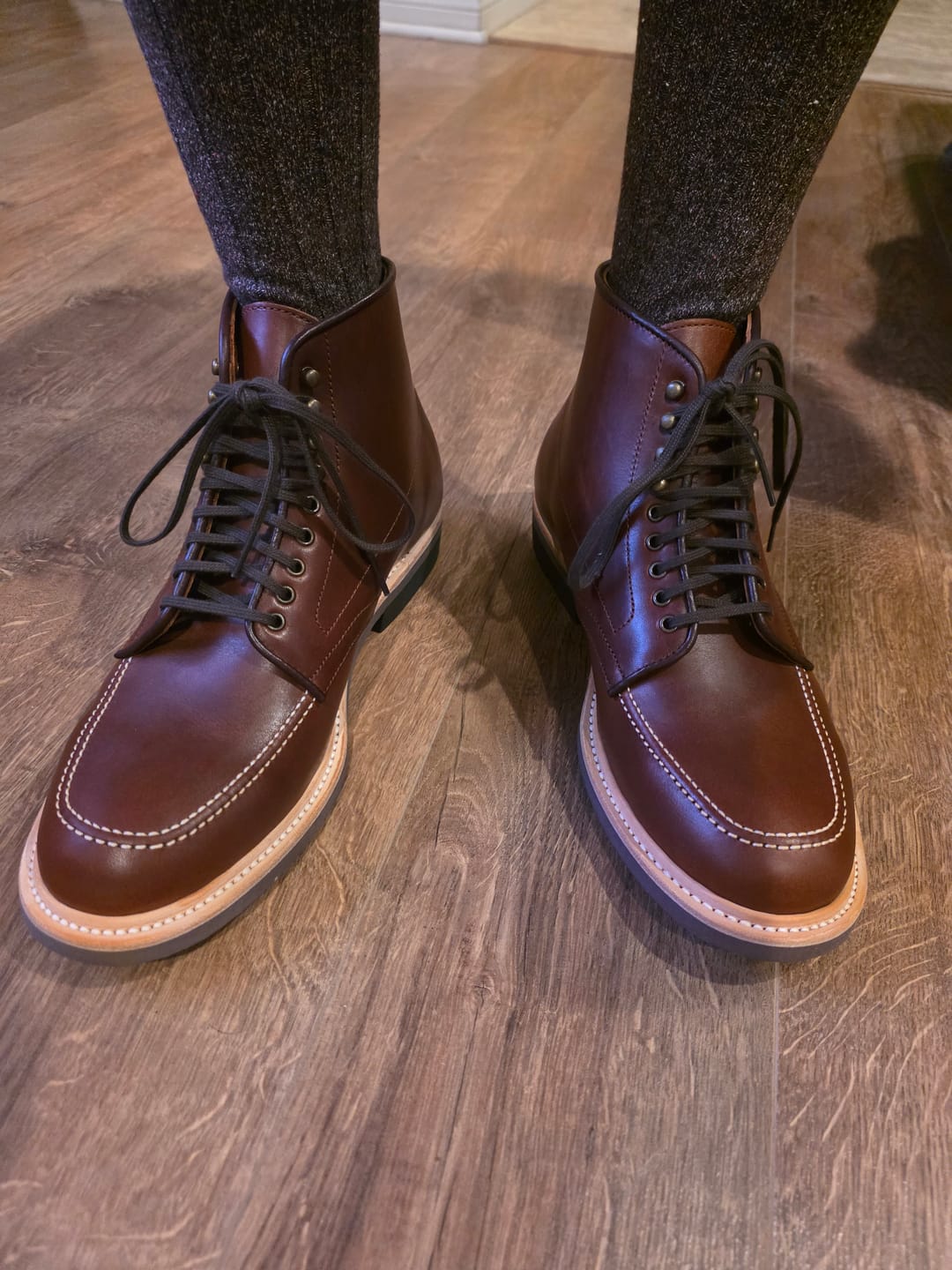 Customer photo review of Indiana Moctoe Boot  - luosjiet®boots - Brown Full Grain Pull-Up Cowhide