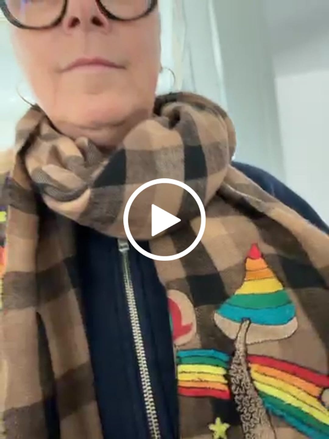 Customer video review of Rainbow Mushroom Palla Hook Hand Embroidered Cashmere Scarf