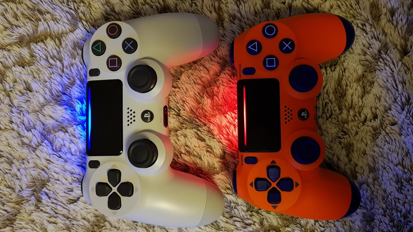 Customer photo review of Sony manette PS4 dualshock V2 – Disponible en 8 coloris