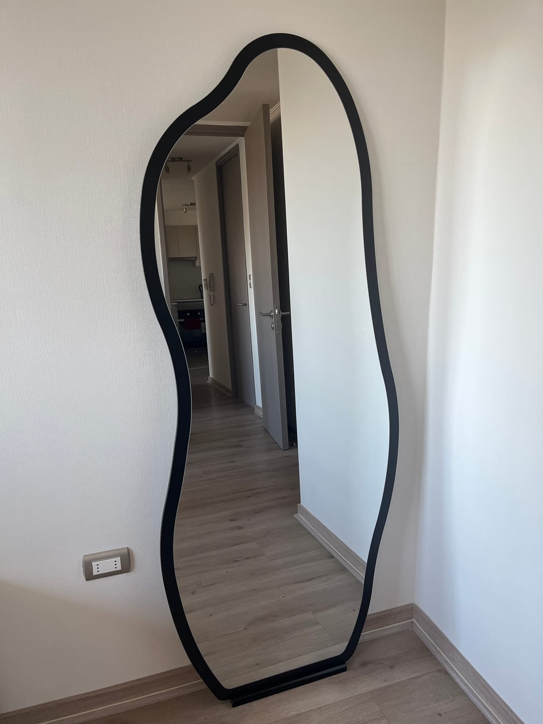 Customer photo review of Espejo Irregular Cuerpo Entero  Ébano Negro 170x70cm Madera