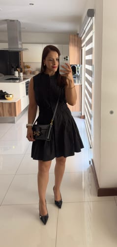 Customer photo review of Viena Sleeveless Pleated Mini Vestido 723143