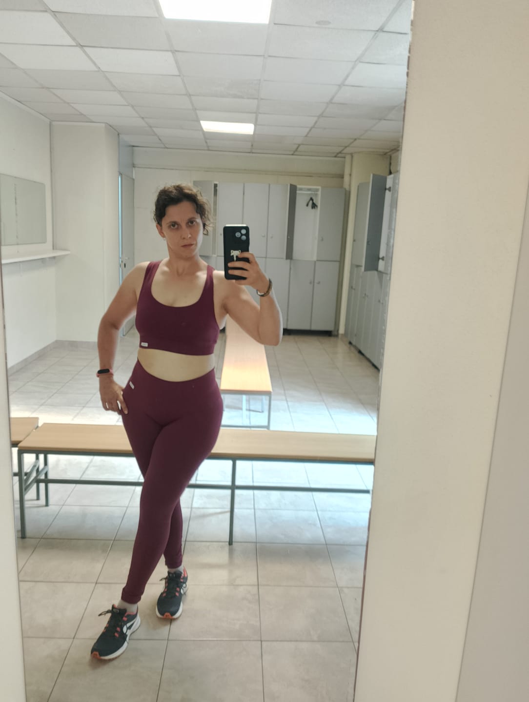 Customer photo review of Completo Onyx Merlot (Top + Leggings)