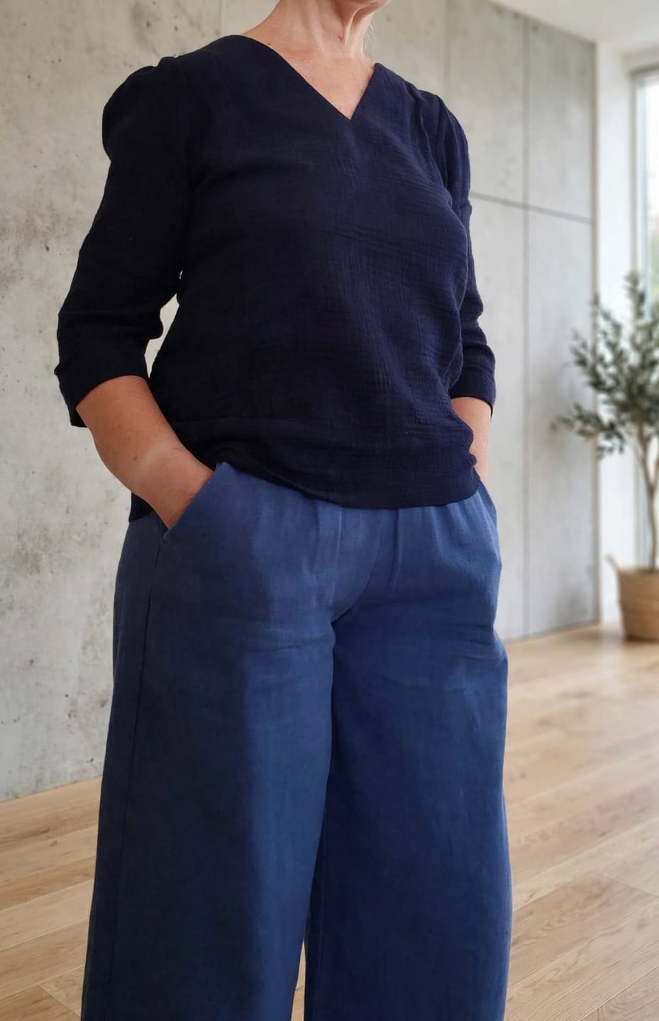 Customer photo review of Blouse Eulalie col V - manches 3/4 - double gaze de coton bleu nuit