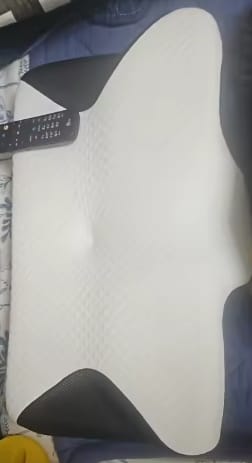 Customer photo review of Nuvora™- Almohada Cervical Ergonómica