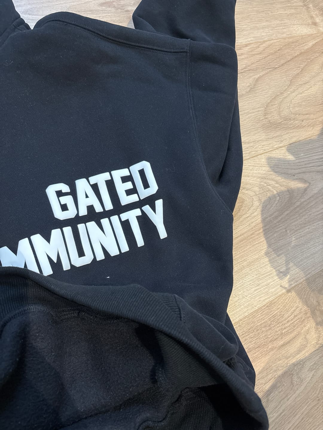 Customer photo review of GATED COMMUNITY HOODIE BLACK