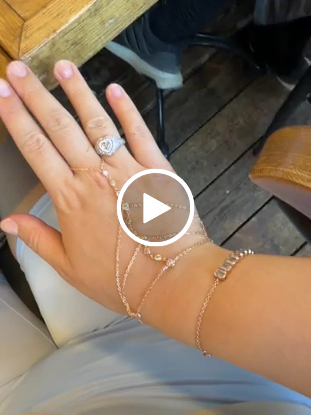 Customer video review of Éclat Hand Chain
